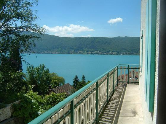 Villa Le Lac Cottage Au Bord Du Lac D'Annecy - Chambre Chez L'Habitant - Les Terrasses Du Lac Veyrier-du-Lac Exterior foto